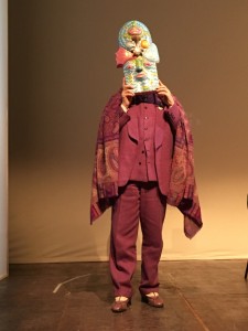 Luigi Ontani con l'opera Maestro, estro, astro